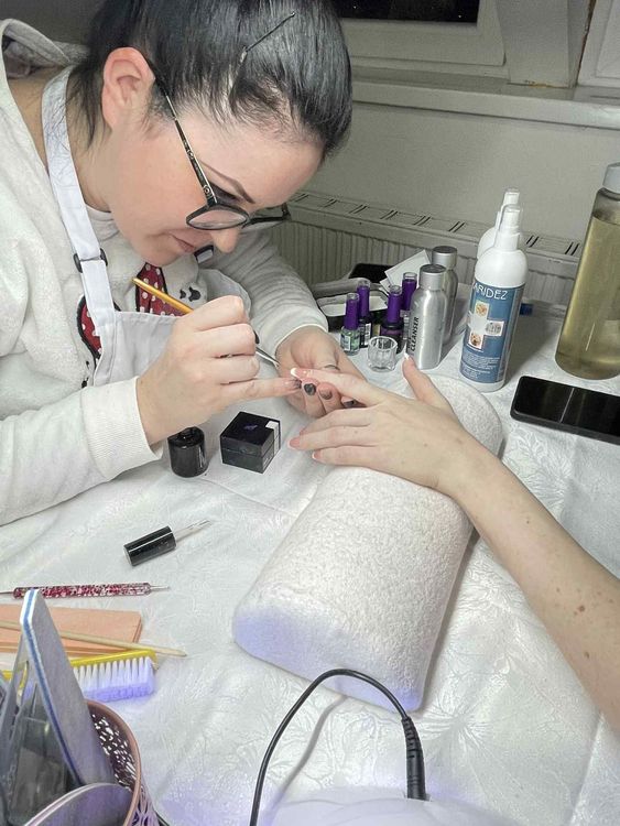 Manikűrös és körömdizájner vizsga